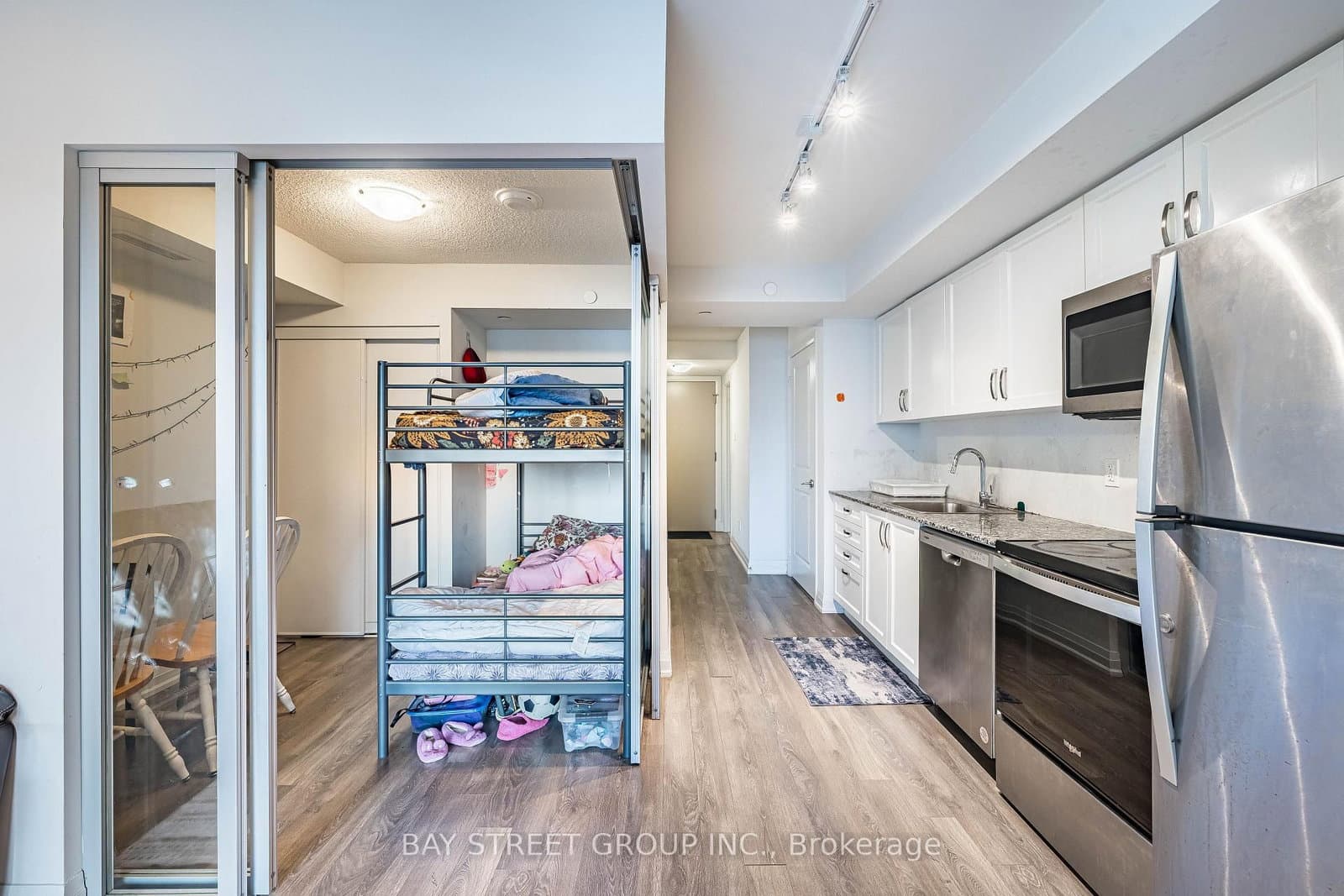 20 Meadowglen Place, Unit 222 thumbnail 14