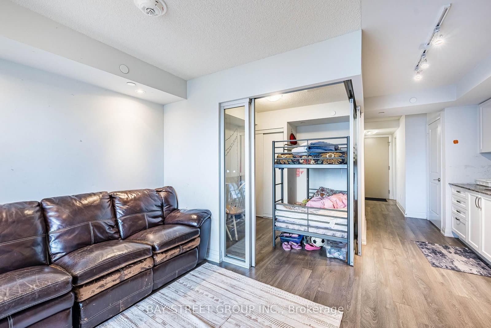 20 Meadowglen Place, Unit 222 thumbnail 17