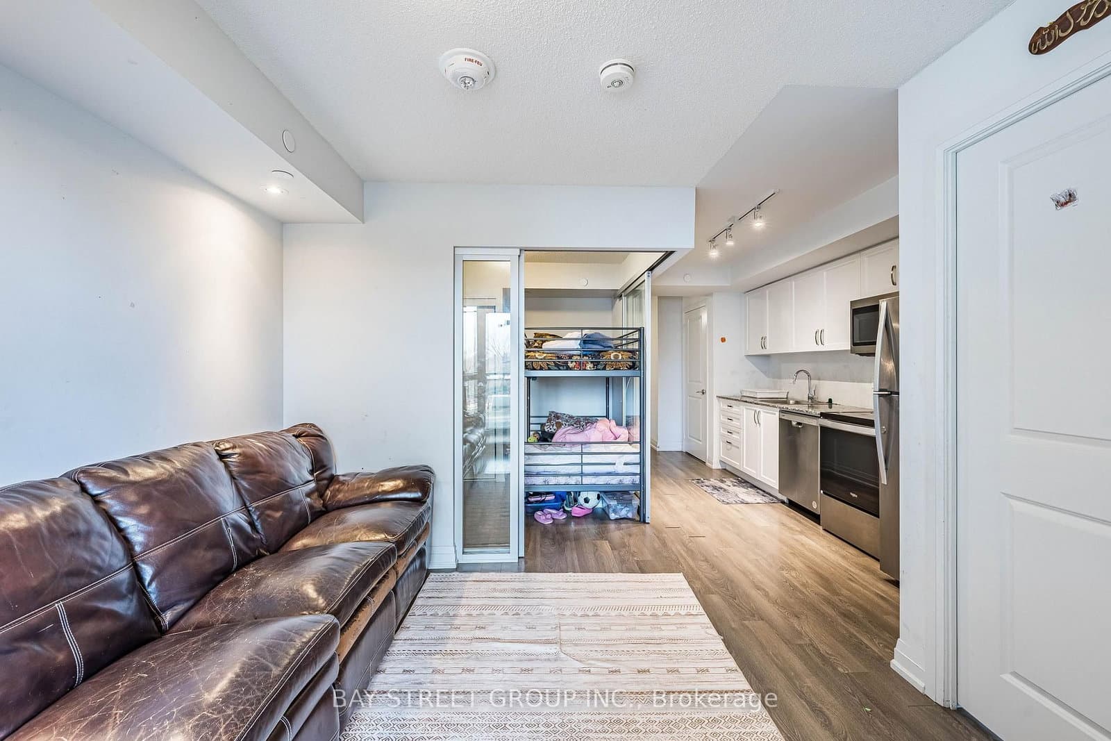 20 Meadowglen Place, Unit 222 thumbnail 18