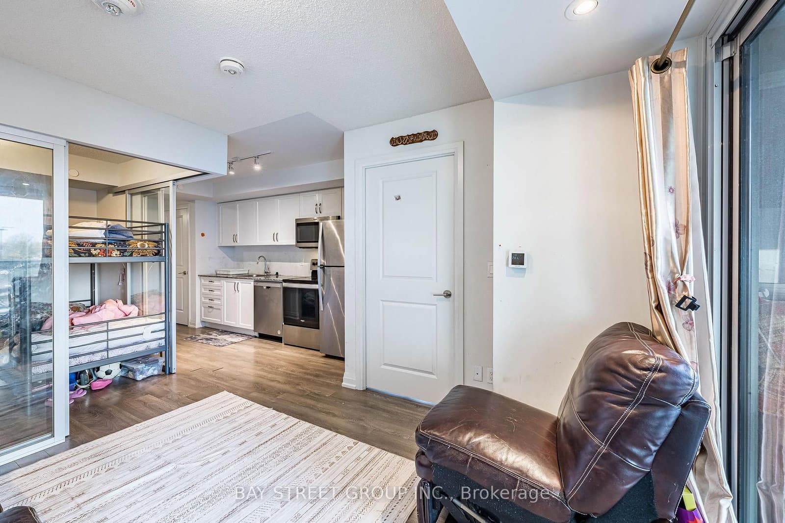 20 Meadowglen Place, Unit 222 thumbnail 19