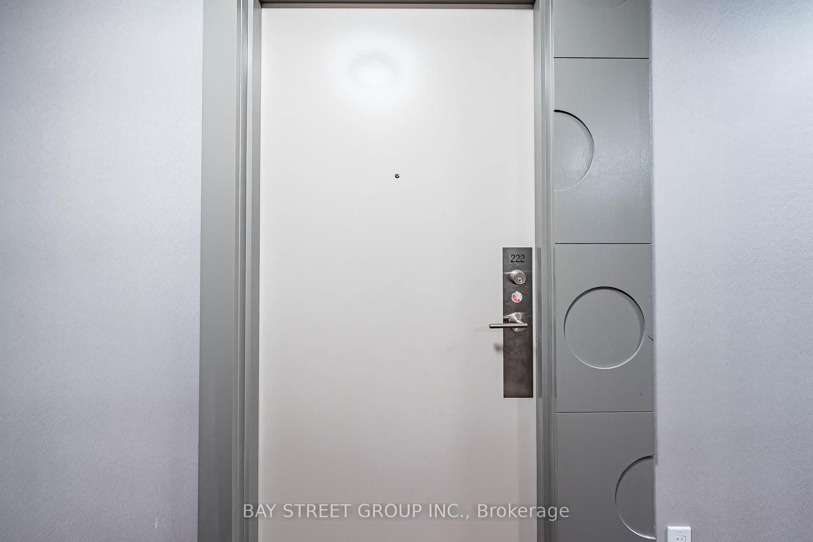 20 Meadowglen Place, Unit 222 thumbnail 2