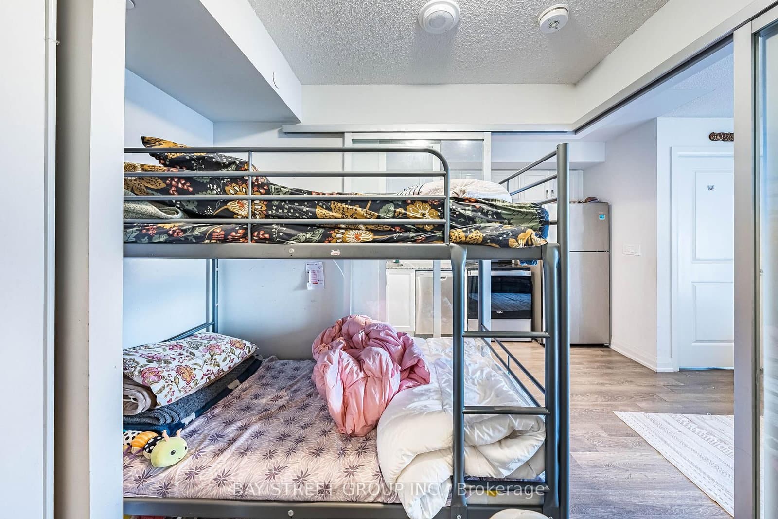 20 Meadowglen Place, Unit 222 thumbnail 23