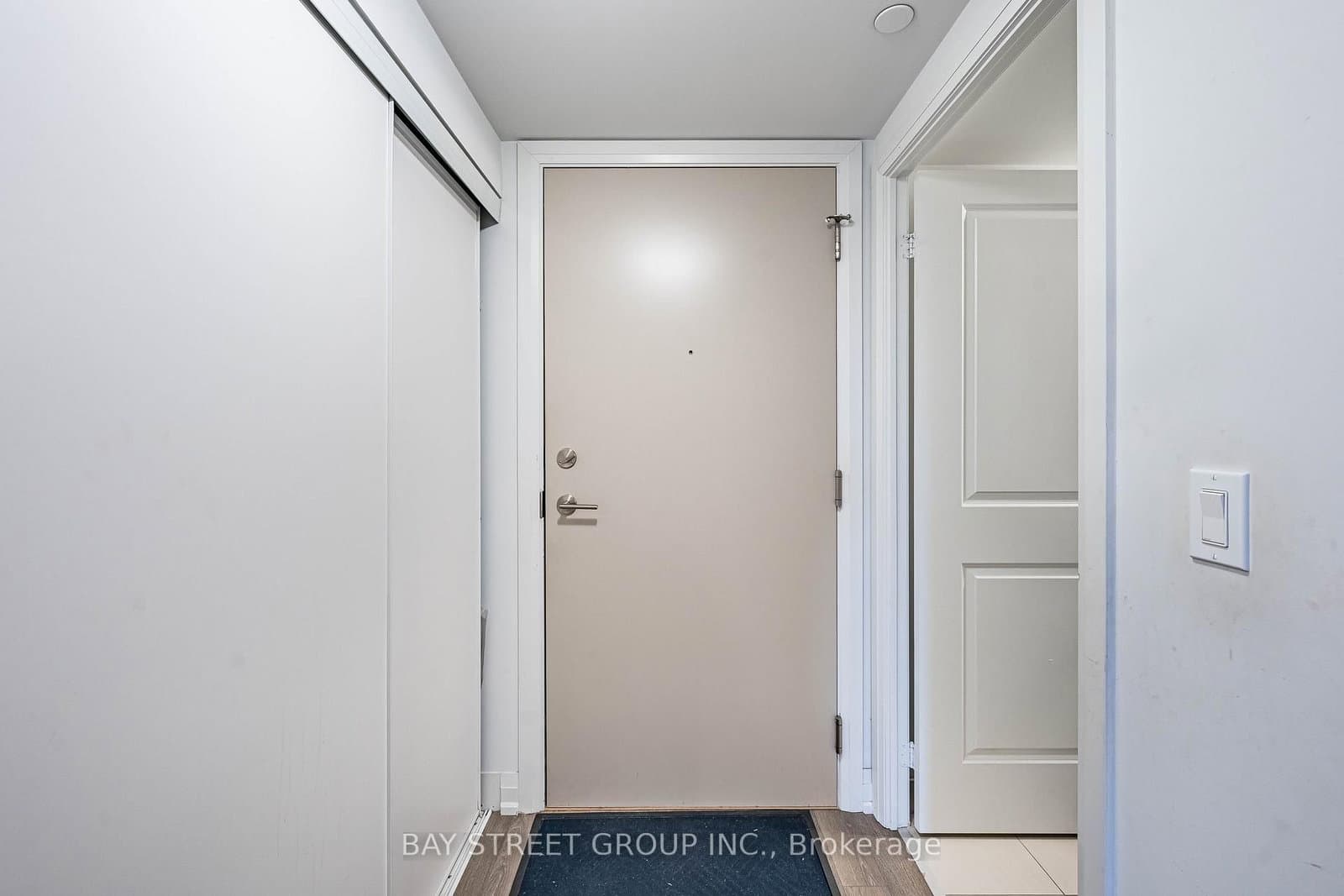 20 Meadowglen Place, Unit 222 thumbnail 3