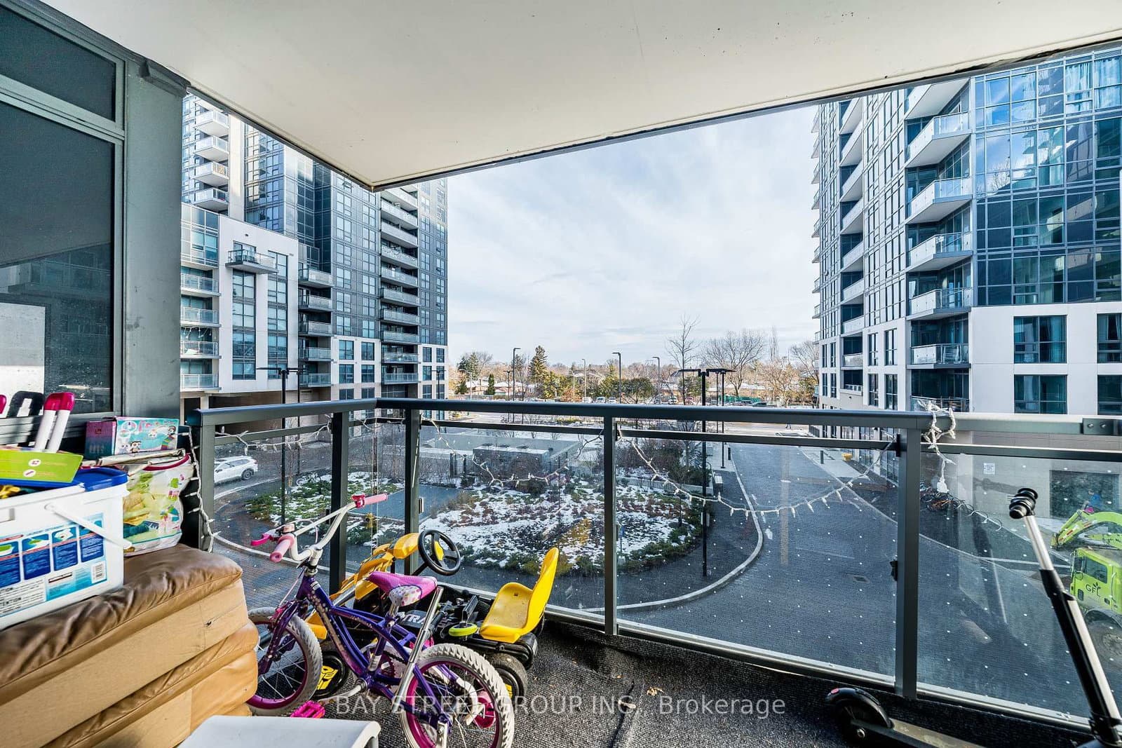 20 Meadowglen Place, Unit 222 thumbnail 31