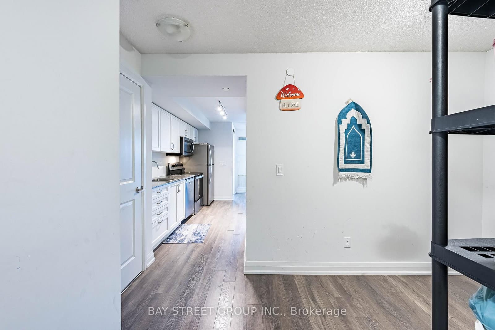 20 Meadowglen Place, Unit 222 thumbnail 5