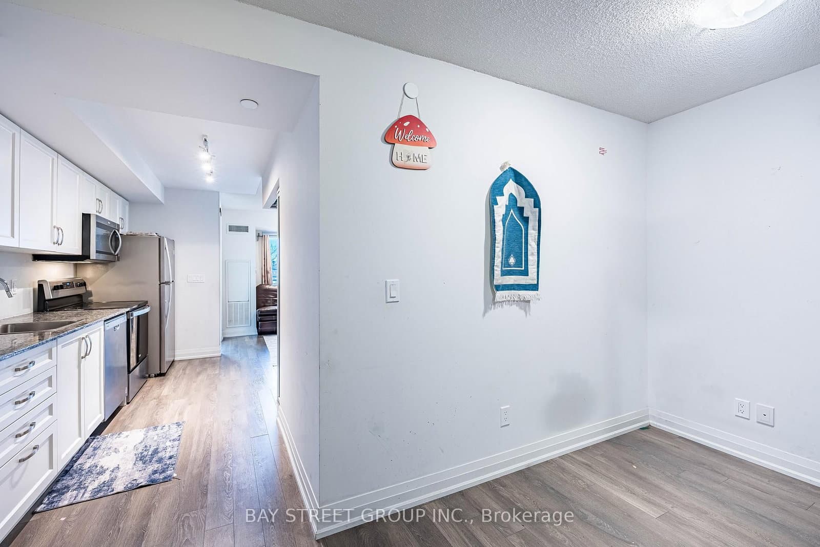20 Meadowglen Place, Unit 222 thumbnail 6