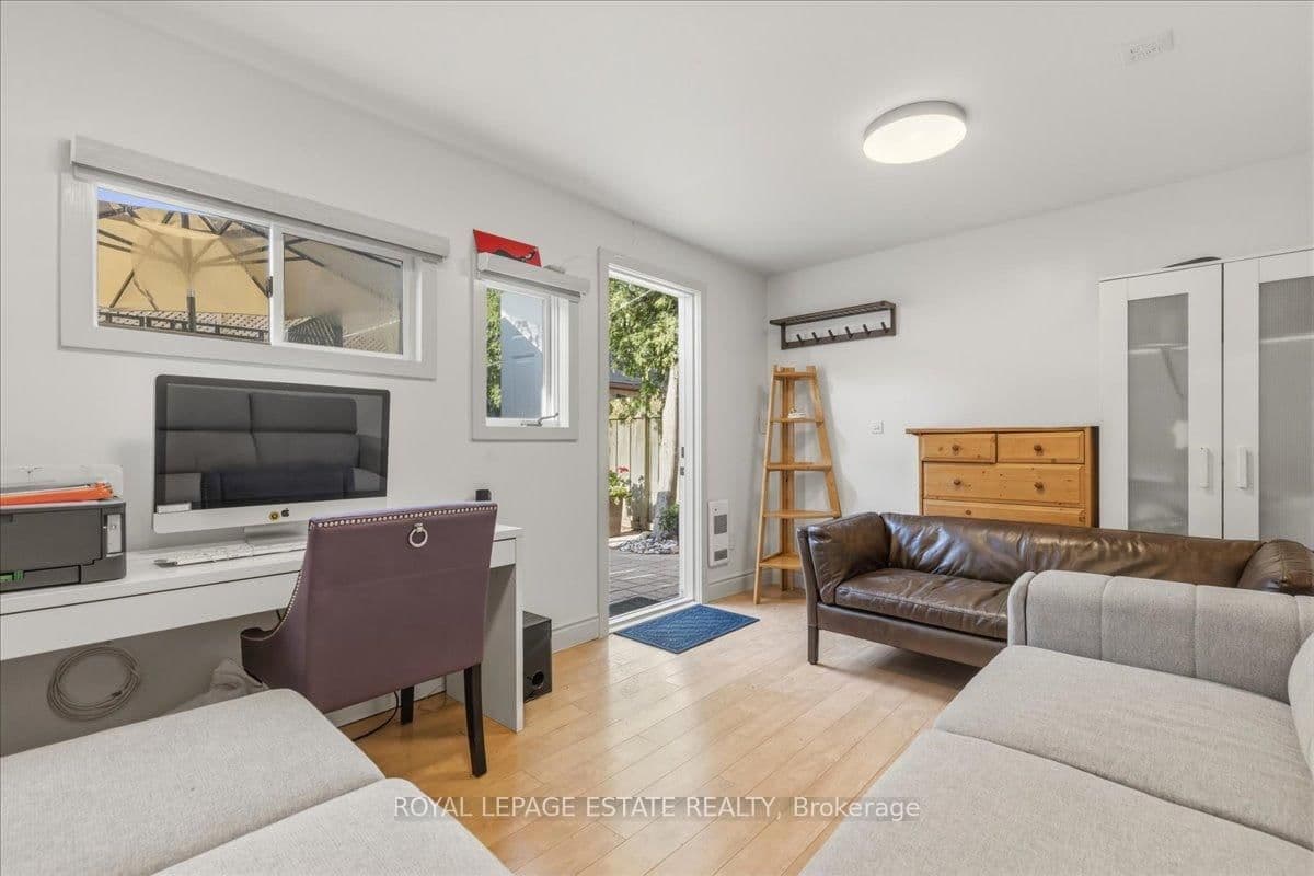 1398 Queen Street E thumbnail 11