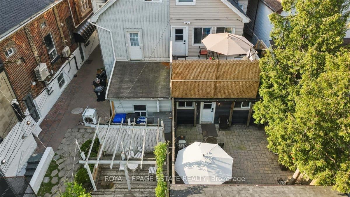 1398 Queen Street E thumbnail 17