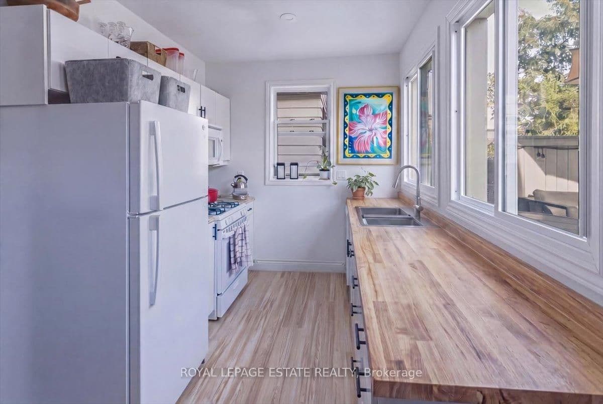 1398 Queen Street E thumbnail 19