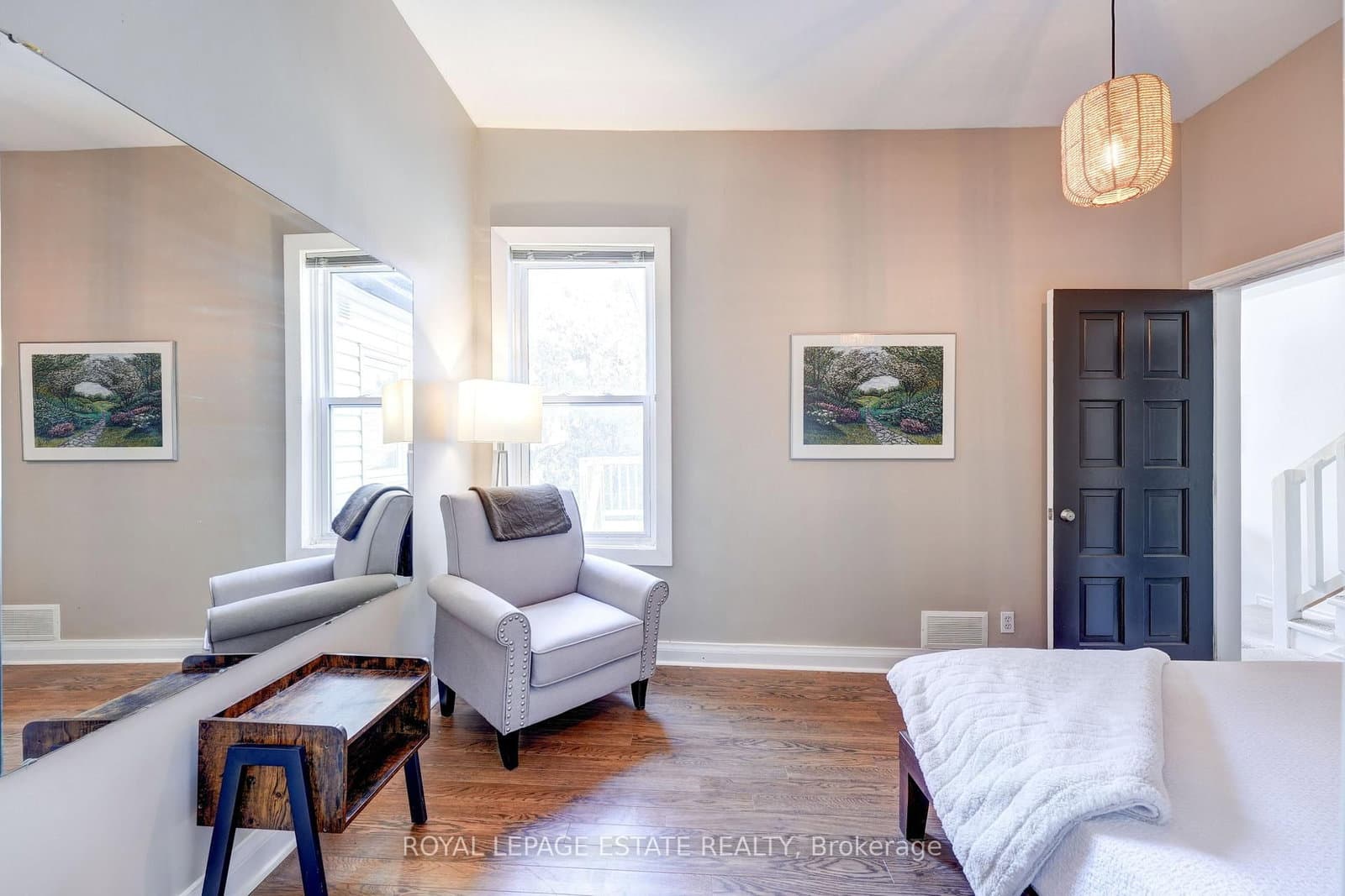 1398 Queen Street E thumbnail 23