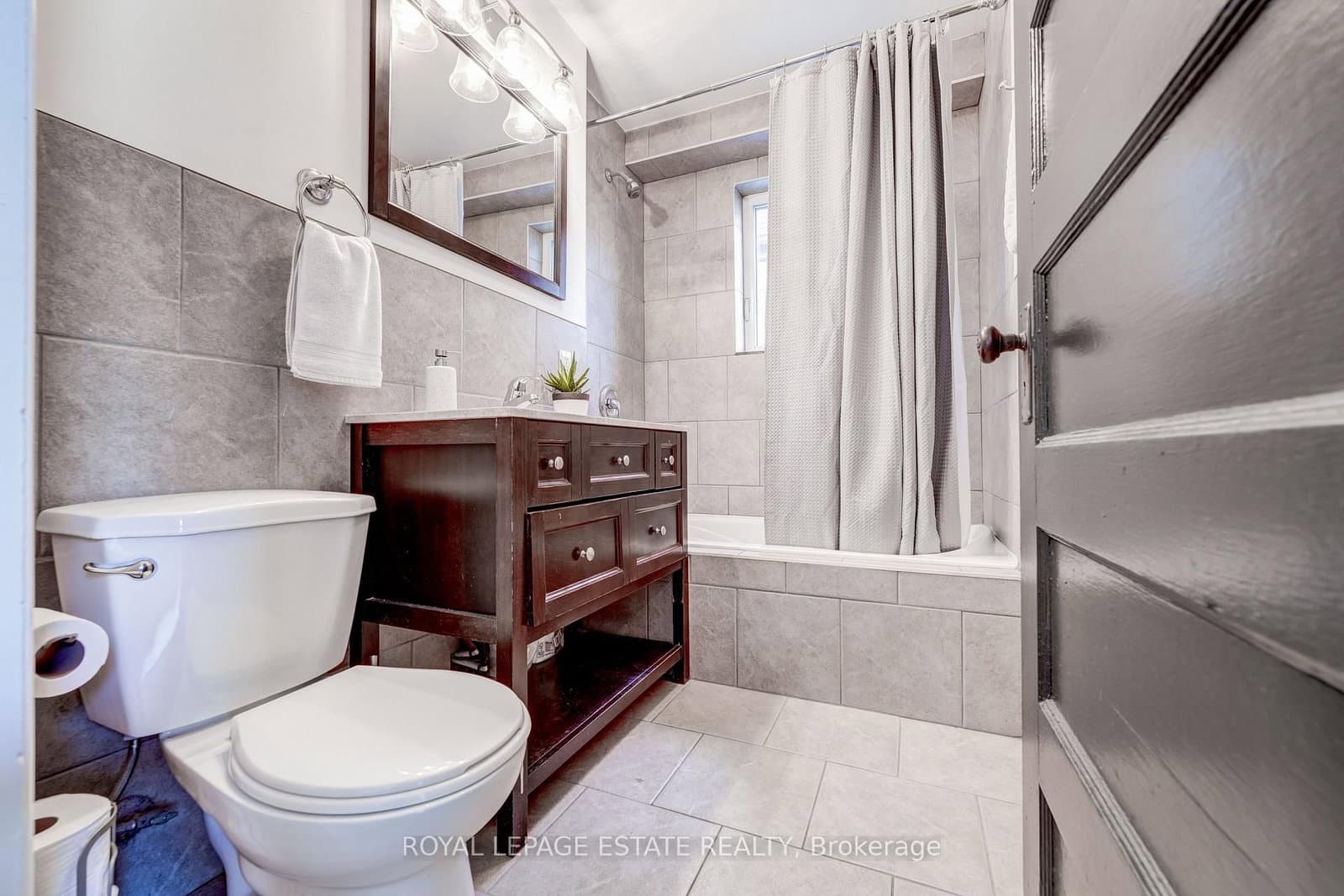 1398 Queen Street E thumbnail 29