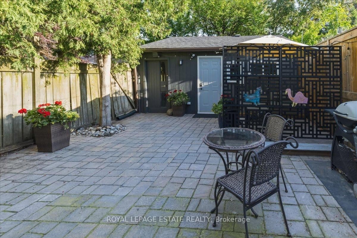 1398 Queen Street E thumbnail 5