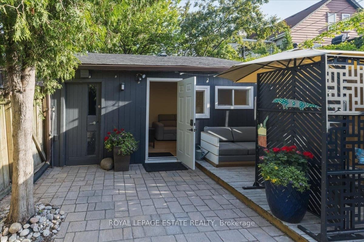 1398 Queen Street E thumbnail 9