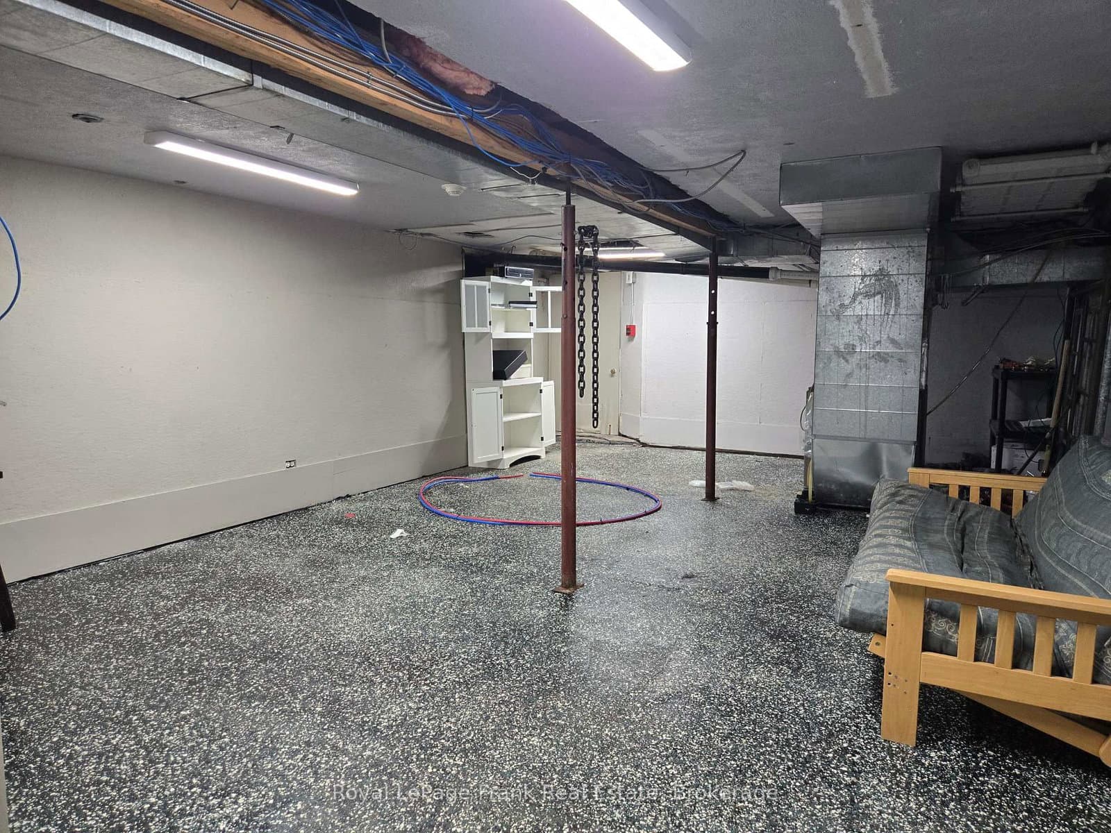 37 E King Street E thumbnail 11