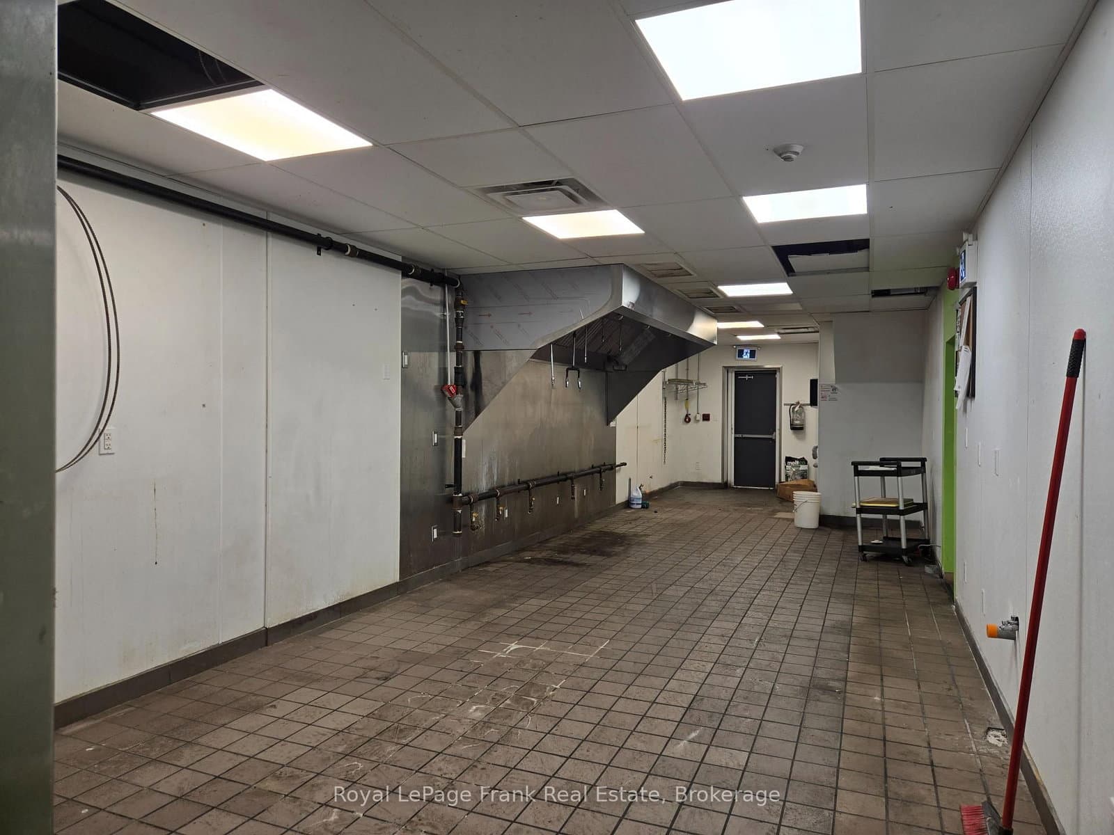 37 E King Street E thumbnail 3