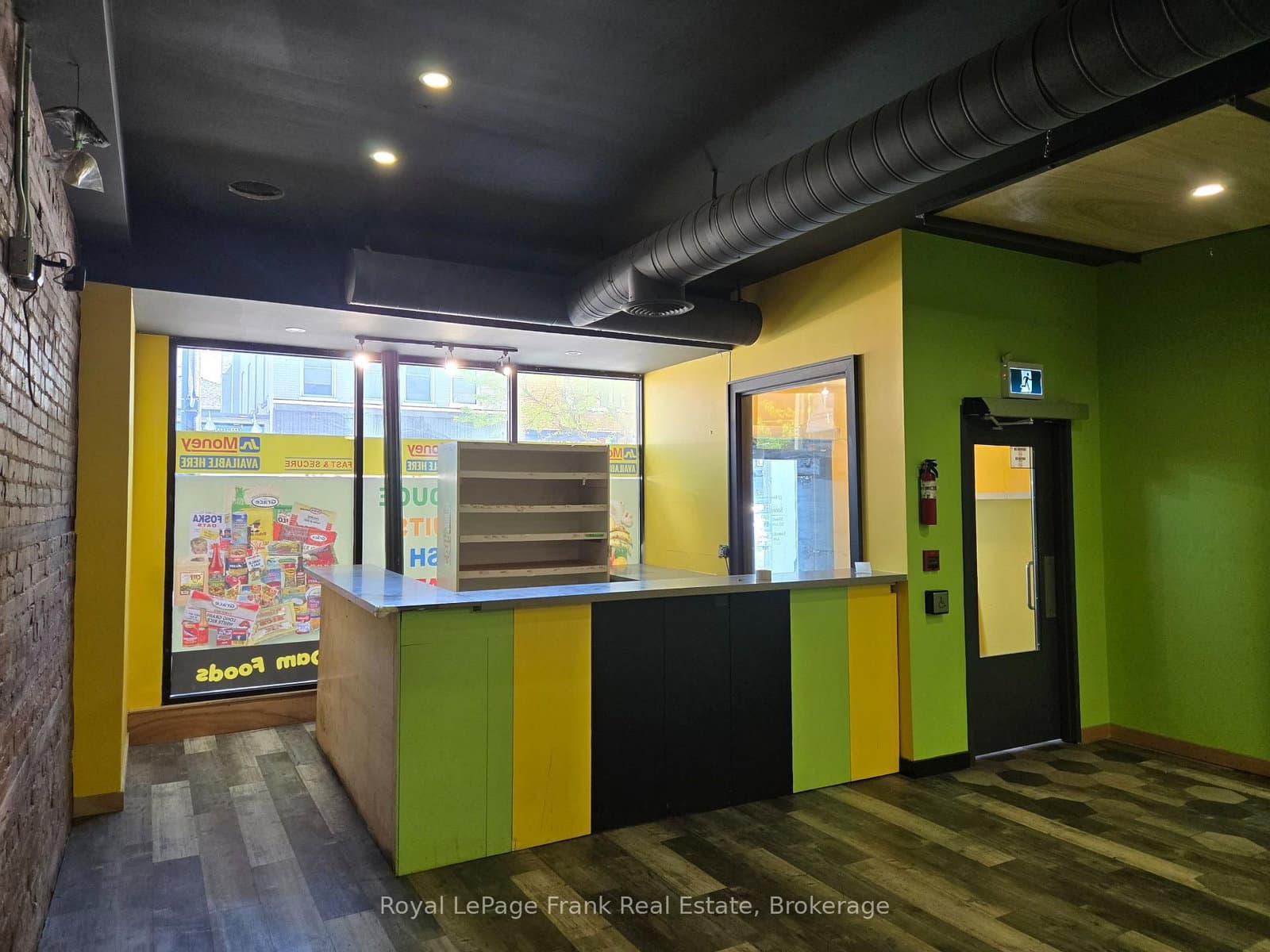 37 E King Street E thumbnail 6