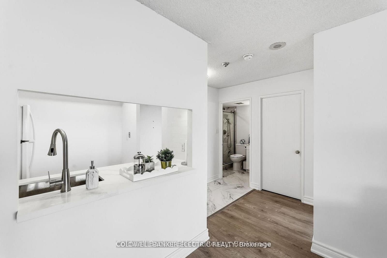 2550 Lawrence Avenue E, Unit 815 thumbnail 3