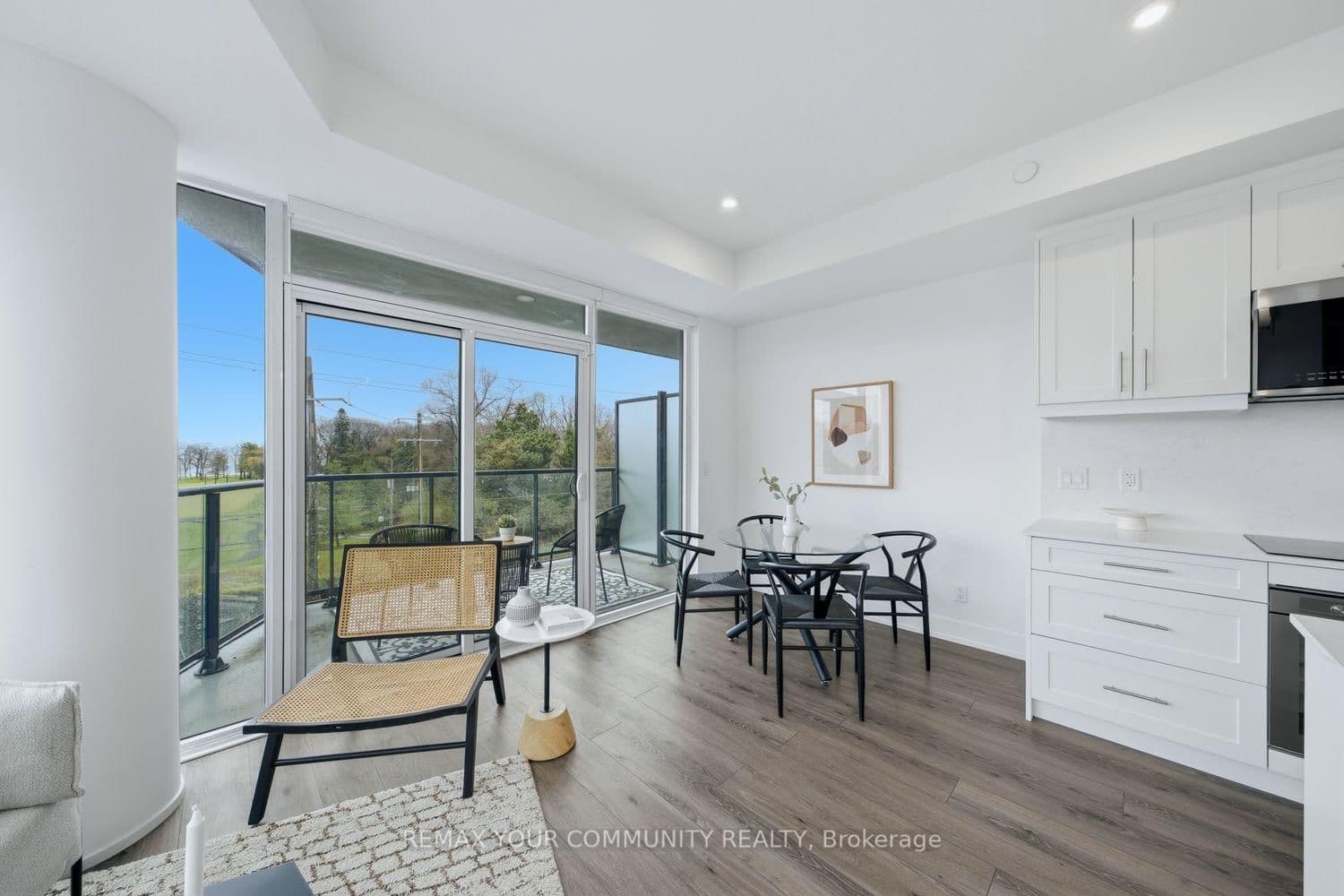 1316 Kingston Road, Unit 305 thumbnail 23