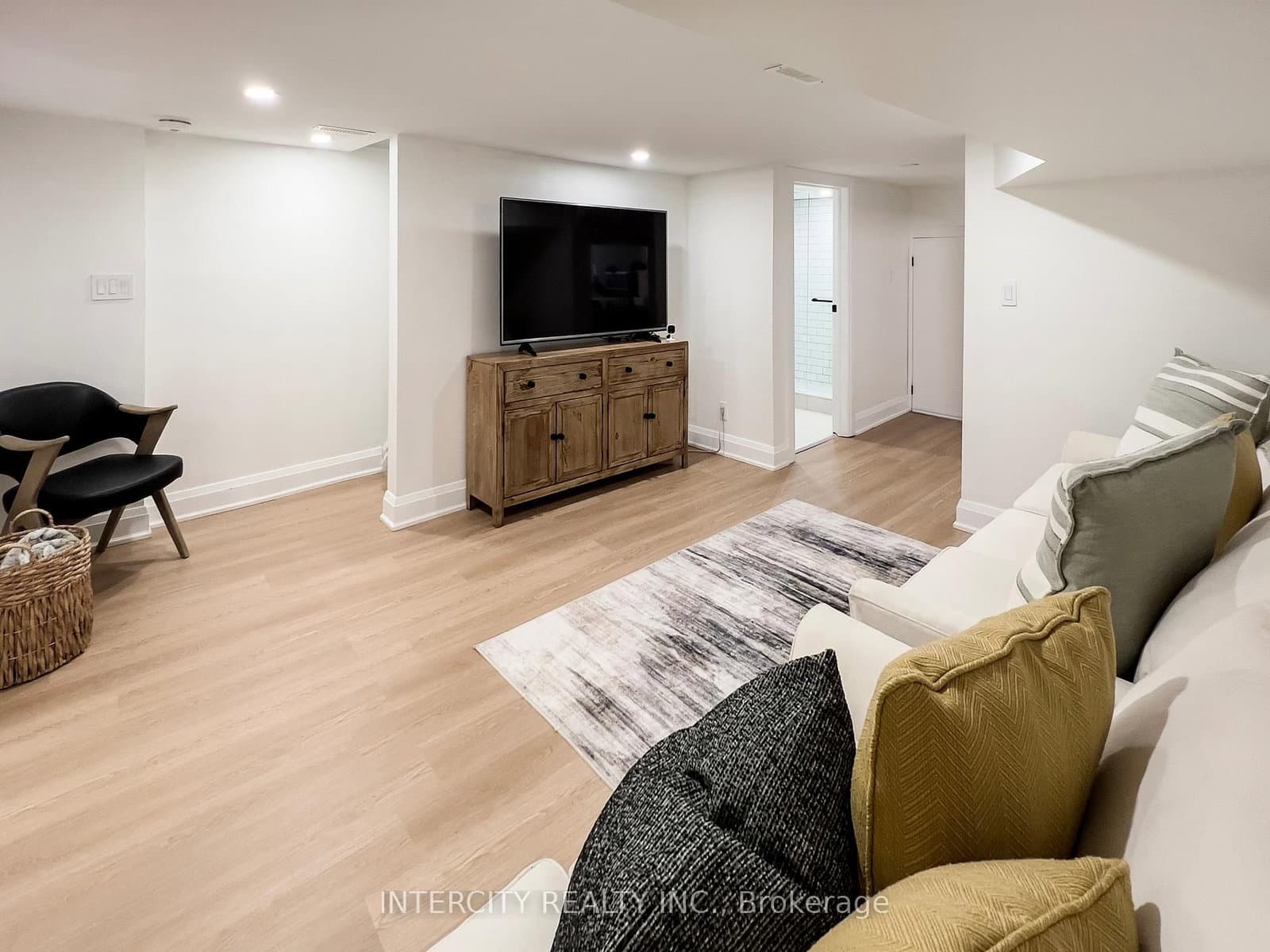 92 Dagmar Avenue thumbnail 11