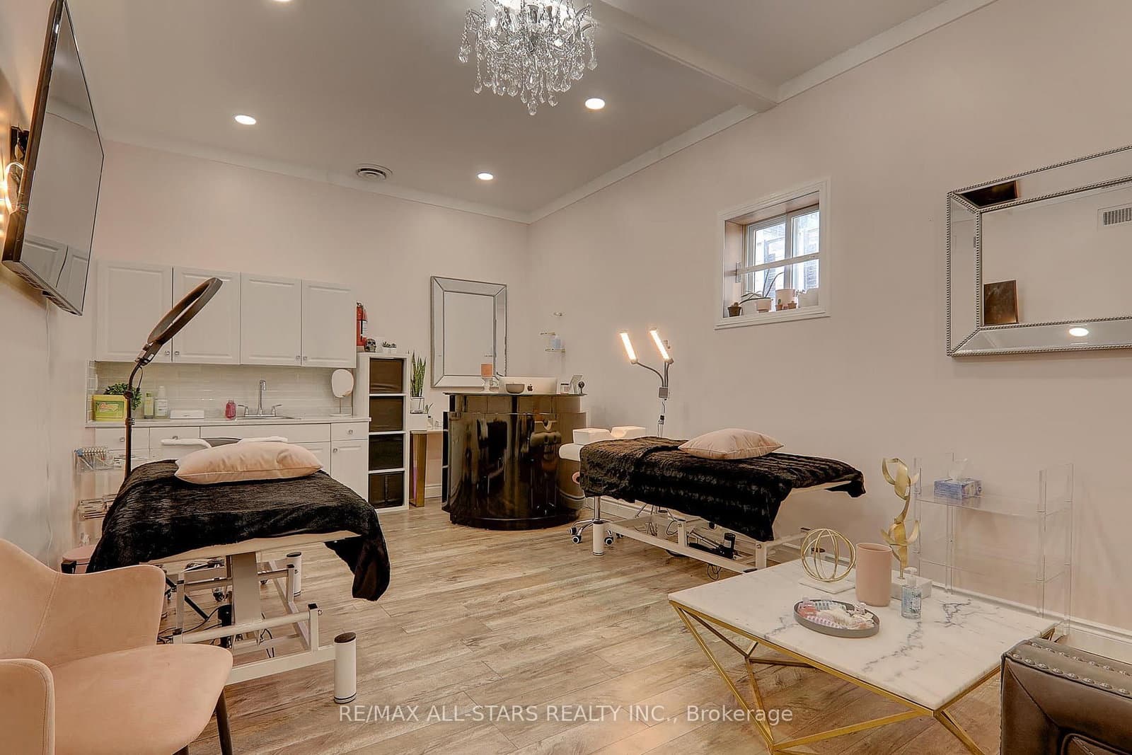 715 Queen Street E, Unit 101 thumbnail 2