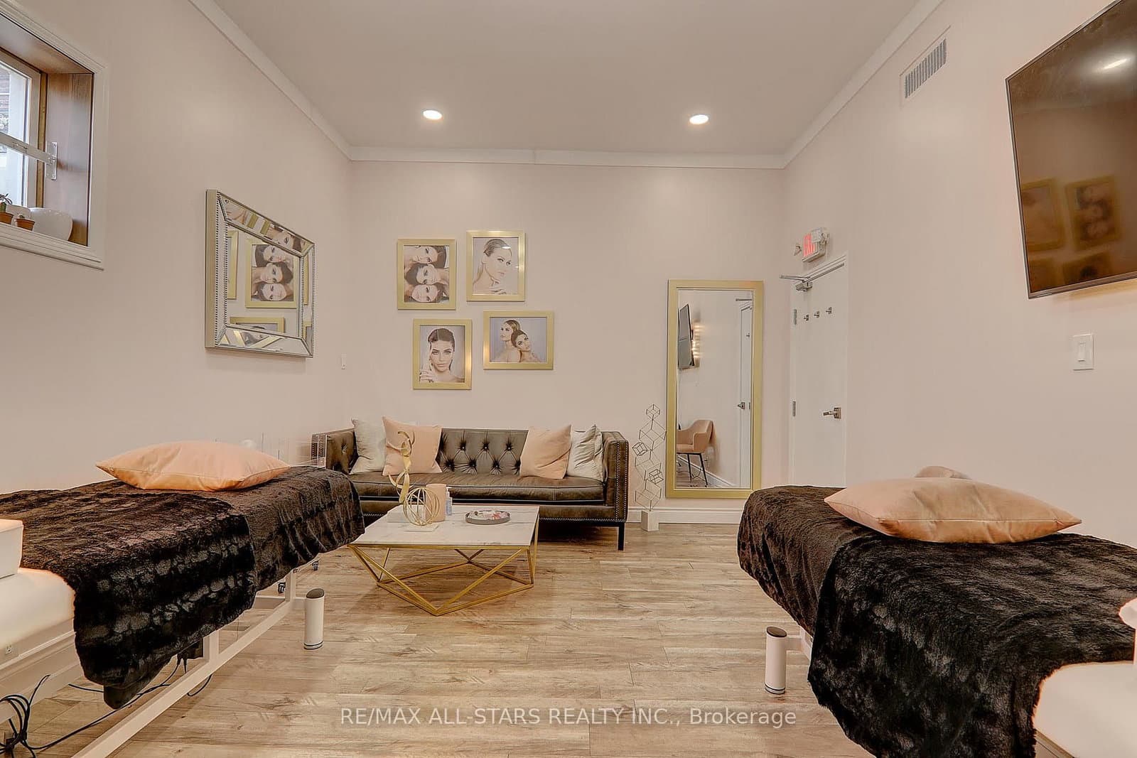 715 Queen Street E, Unit 101 thumbnail 3