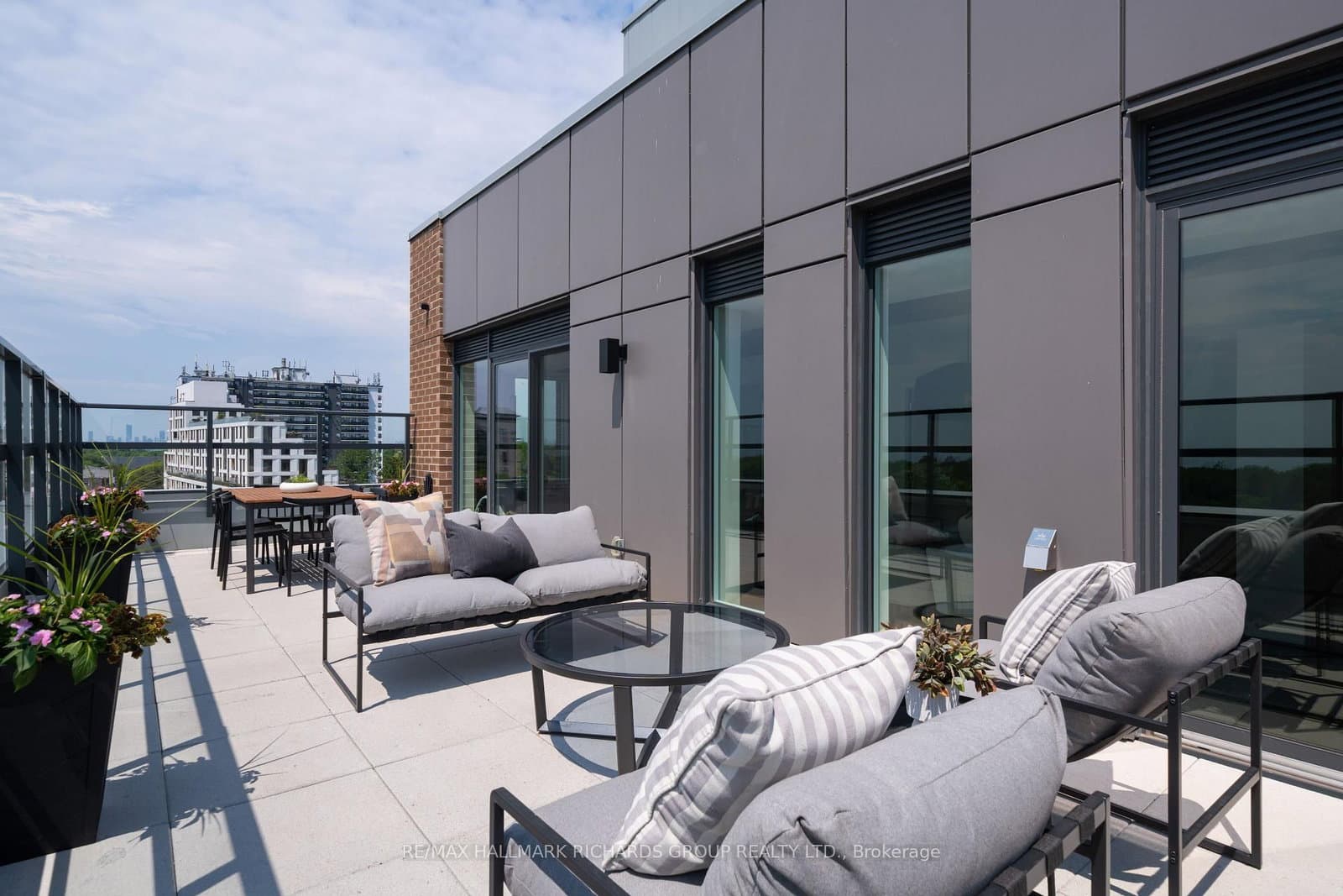 1161 Kingston Road, Unit PH701 thumbnail 16
