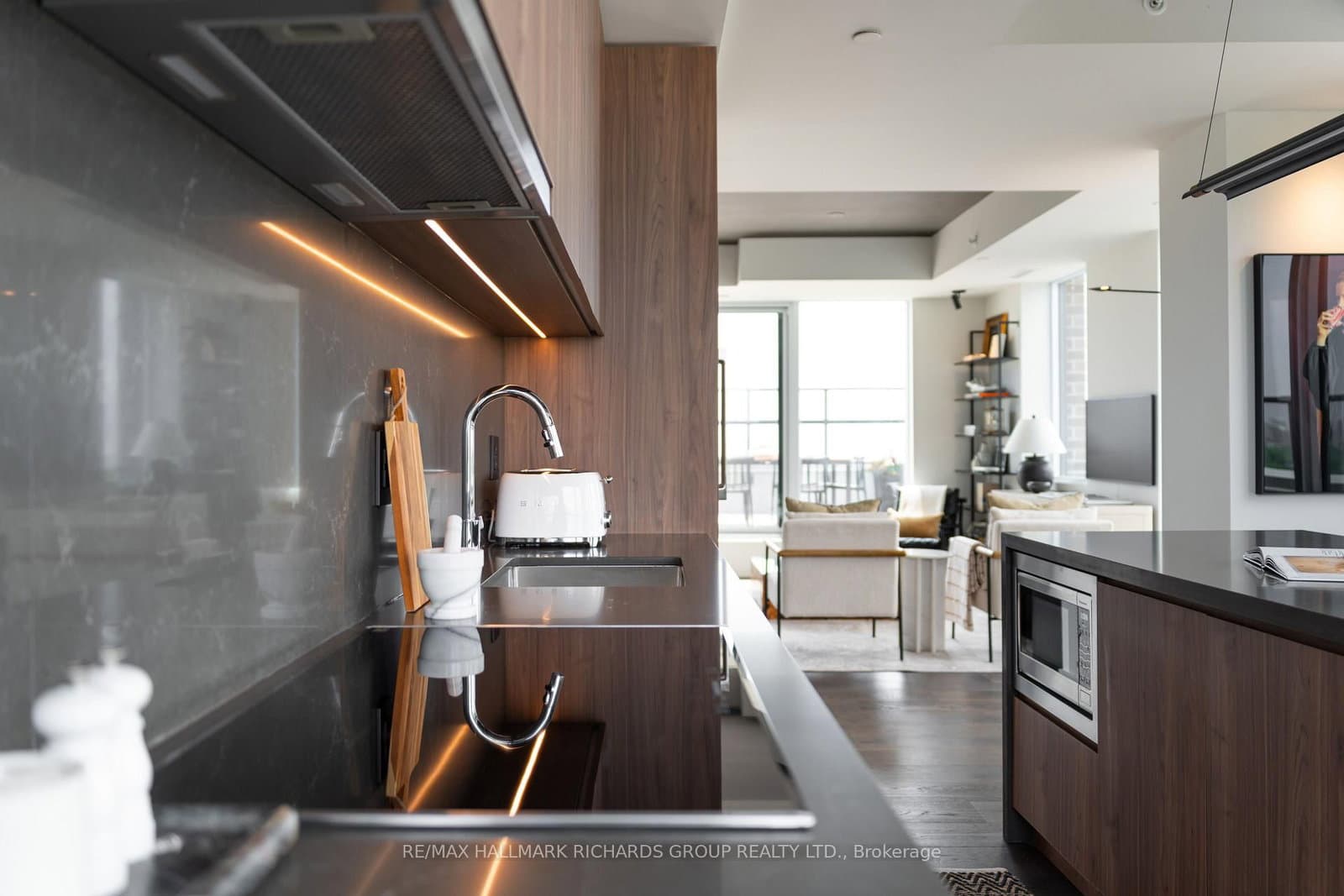 1161 Kingston Road, Unit PH701 thumbnail 8