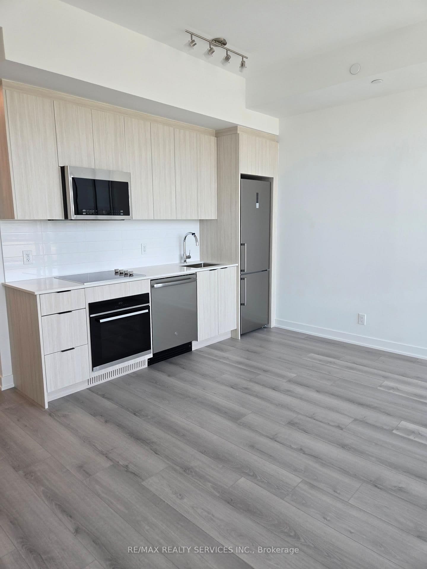 20 Deans Drive, Unit 217 thumbnail 6