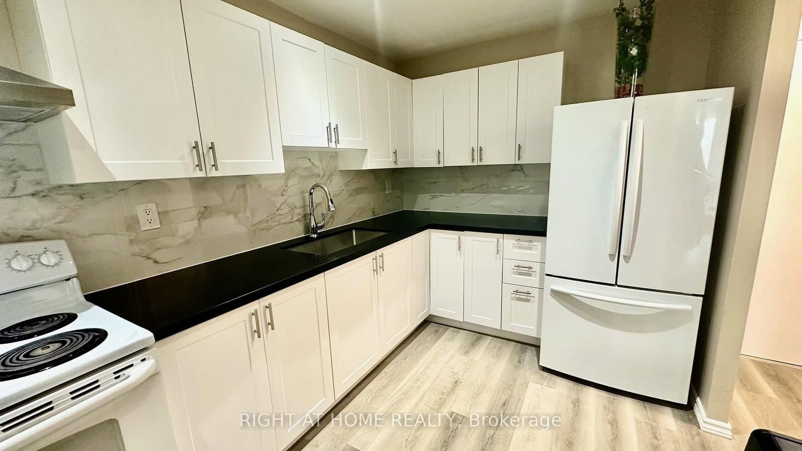 4064 Lawrence Avenue E, Unit 305 thumbnail 2