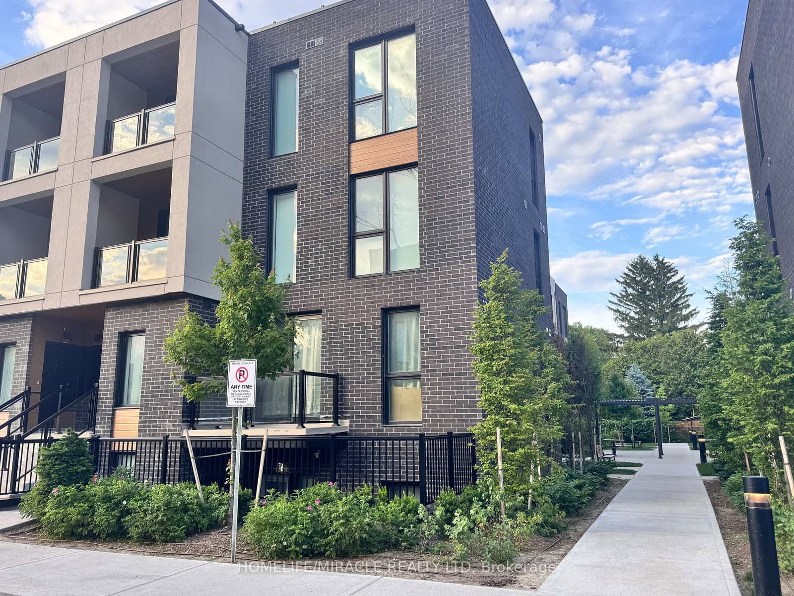 176 Clonmore Drive, Unit 4 thumbnail 2