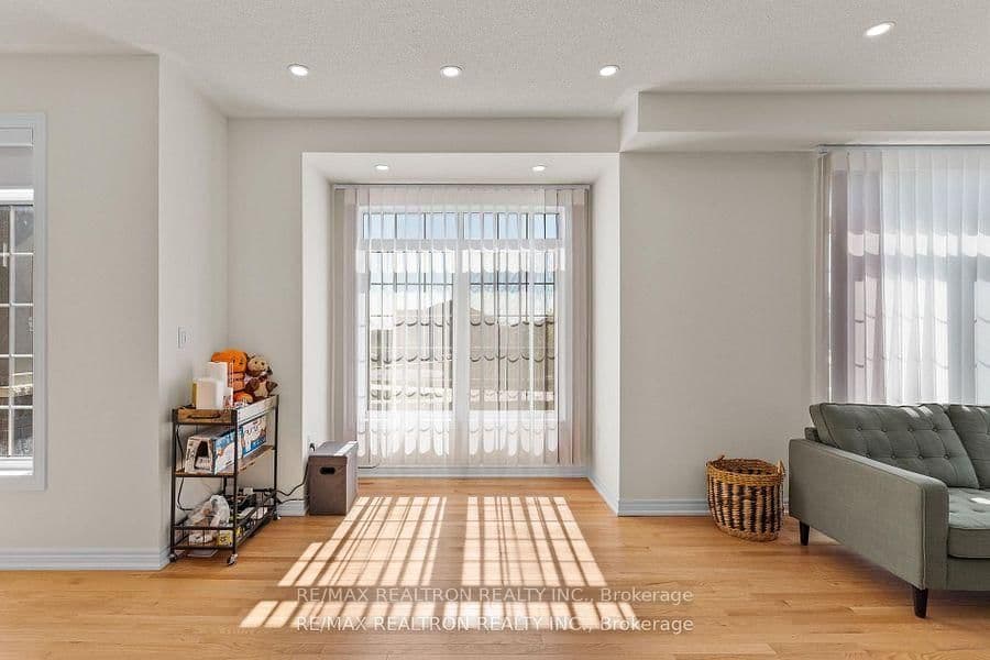 988 Grosbeak Trail thumbnail 5