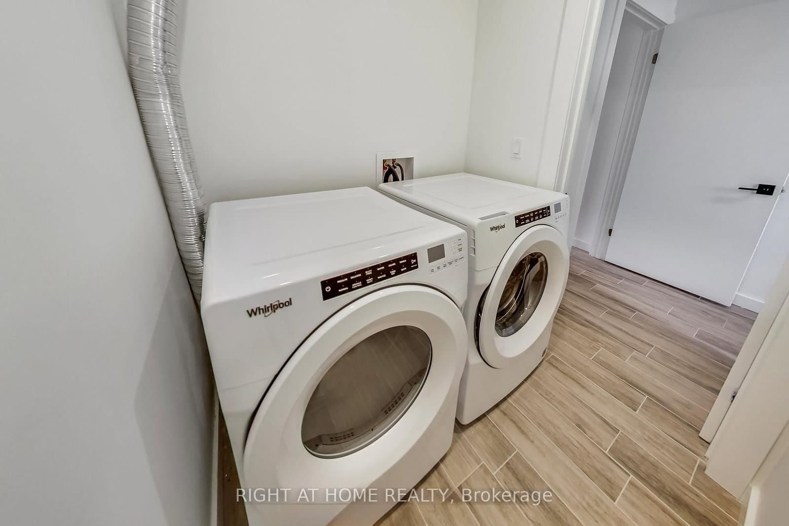 1602 Queen Street E, Unit 101 thumbnail 16