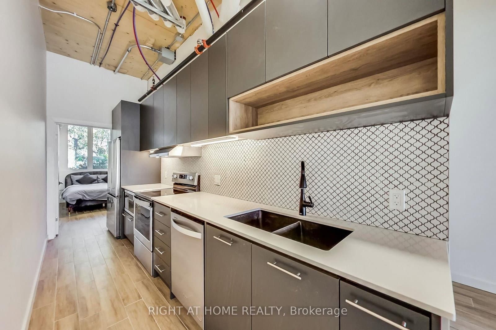 1602 Queen Street E, Unit 101 thumbnail 9