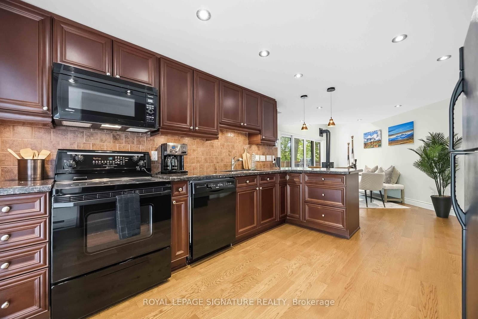 2366 Queen Street E, Unit 7 thumbnail 11