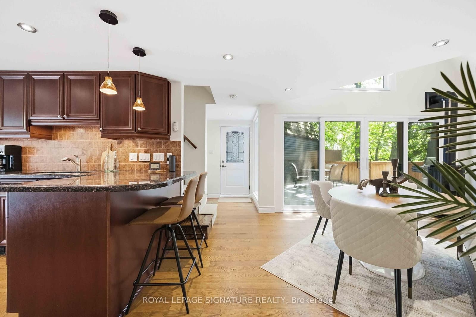 2366 Queen Street E, Unit 7 thumbnail 12