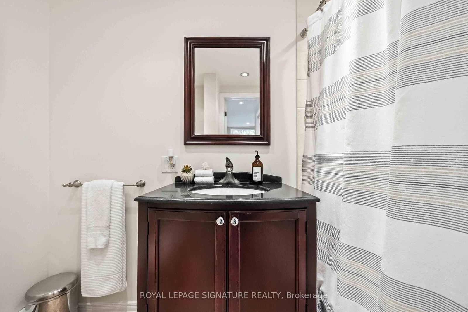 2366 Queen Street E, Unit 7 thumbnail 13