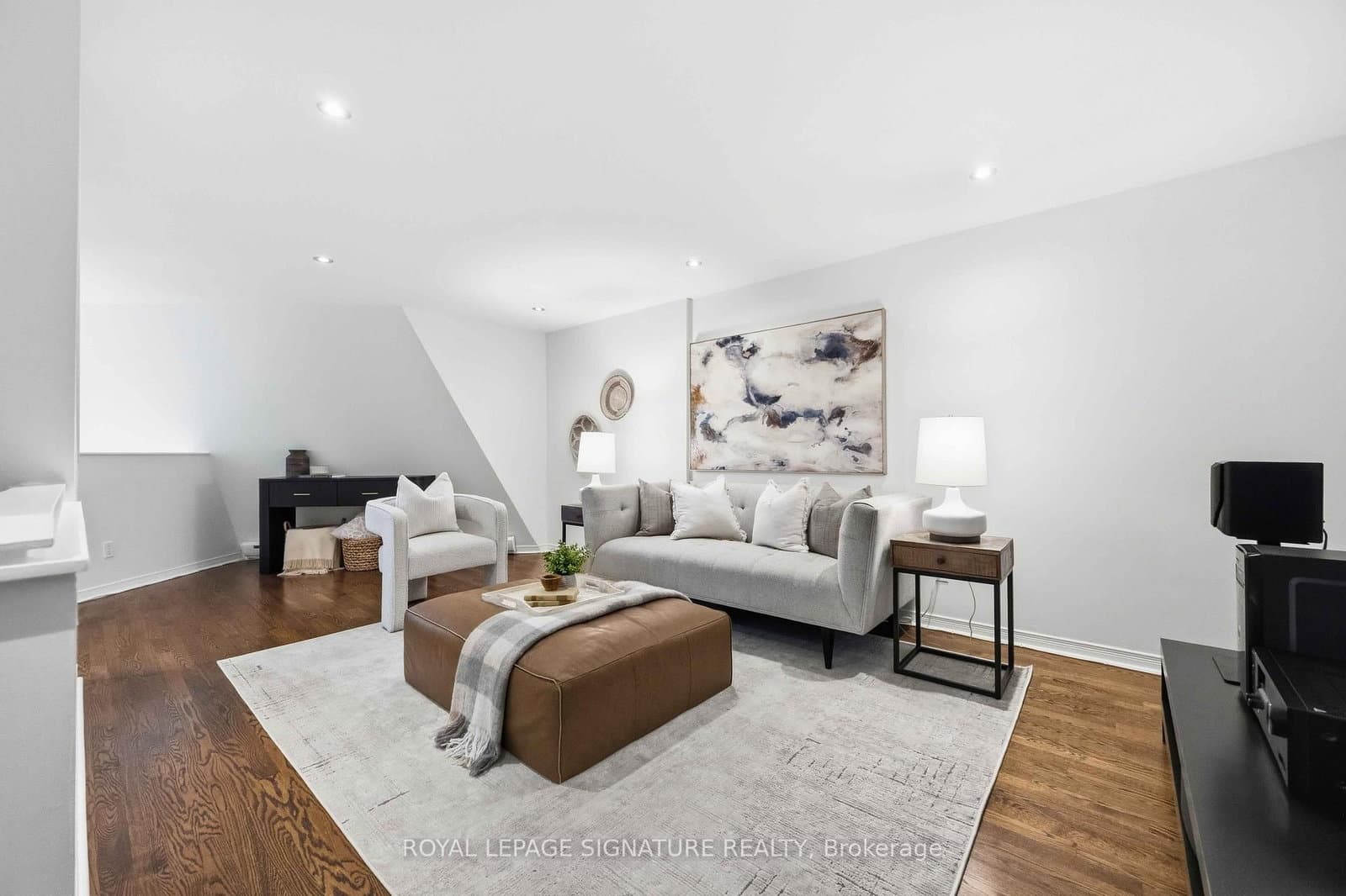 2366 Queen Street E, Unit 7 thumbnail 14
