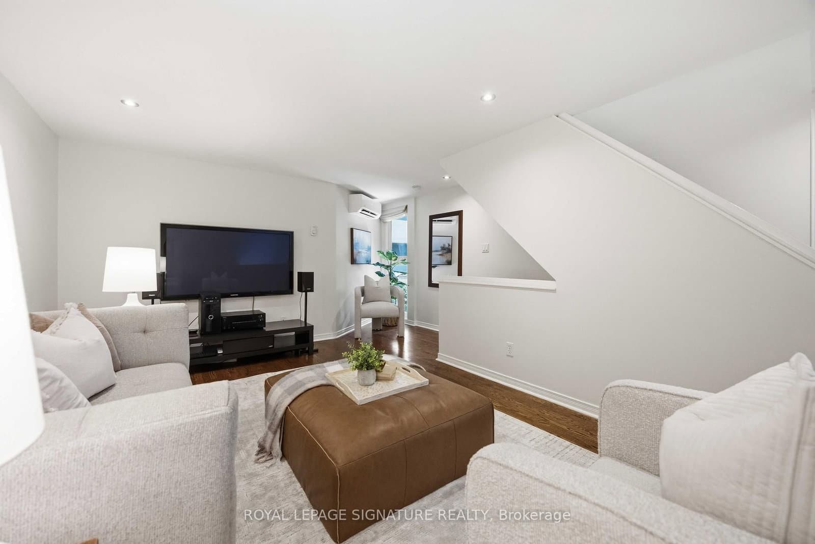 2366 Queen Street E, Unit 7 thumbnail 17