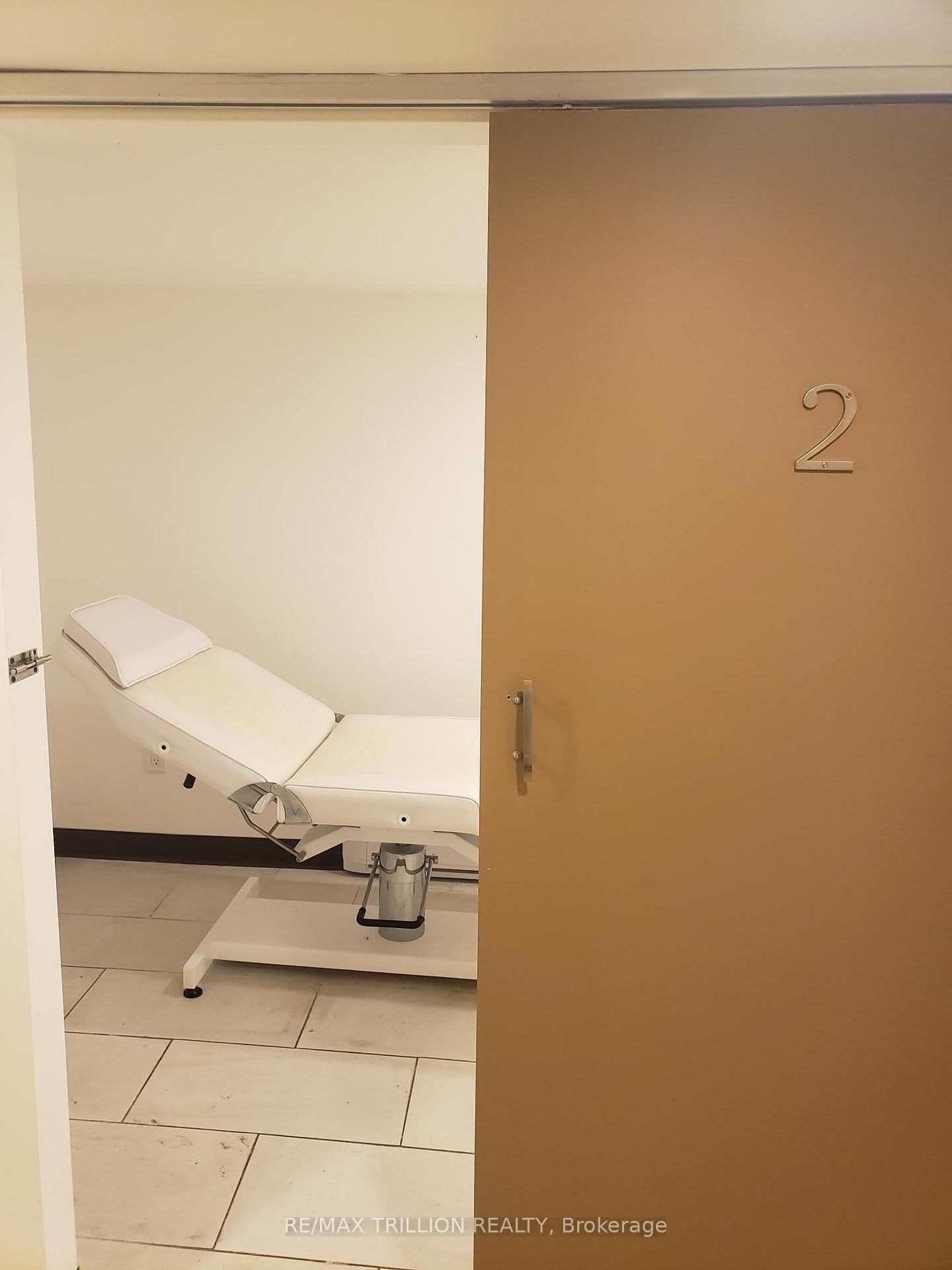 272 Danforth Avenue thumbnail 16