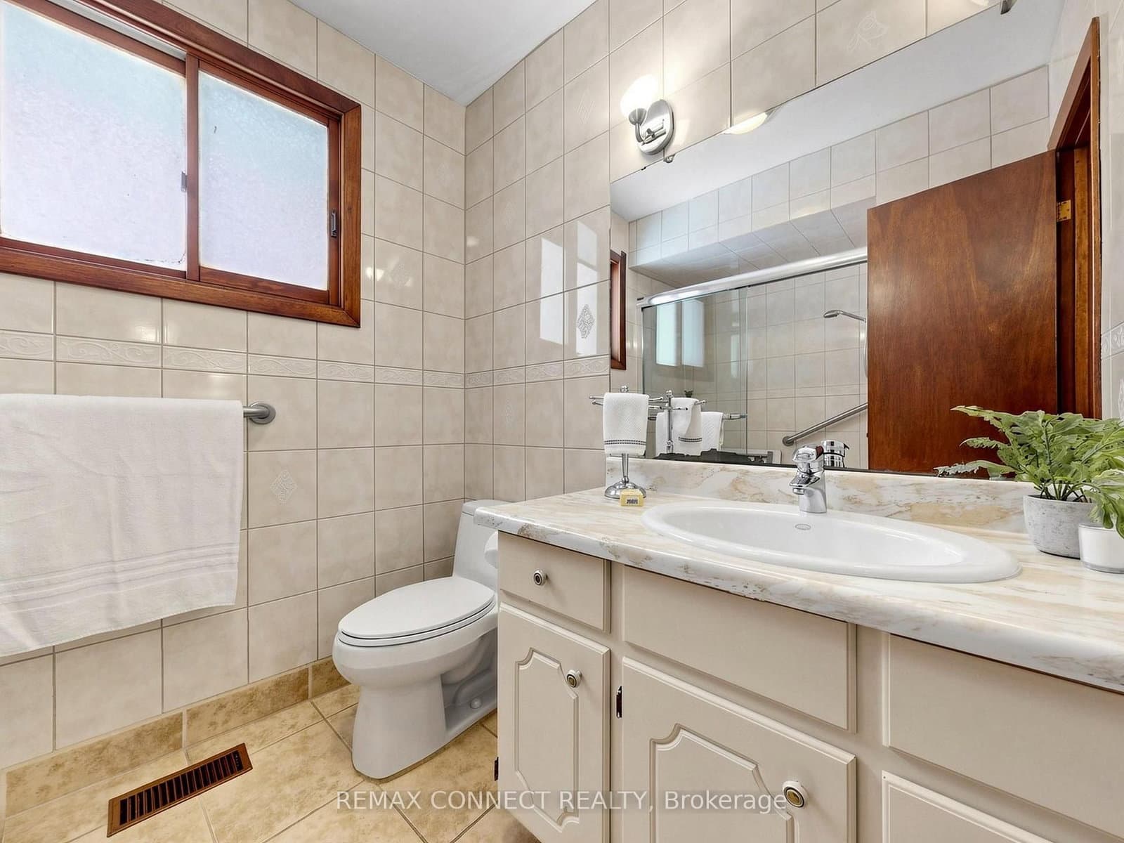 90 Sylvan Avenue thumbnail 24