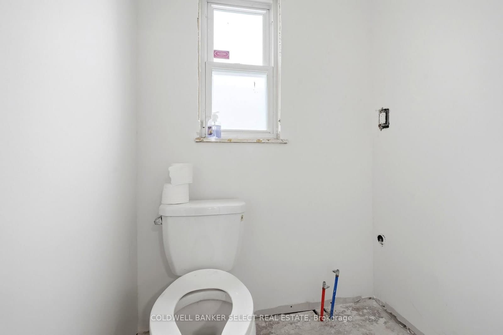 1276 Queen Street E thumbnail 7