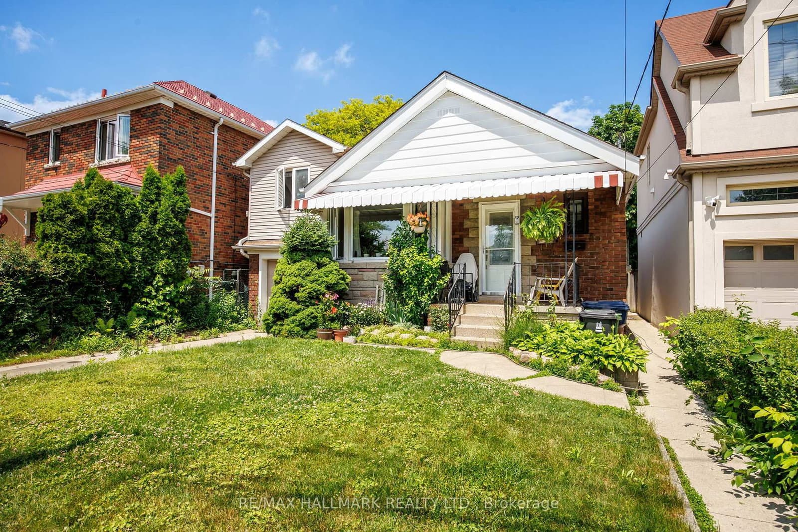8 Davies Crescent - Image 1