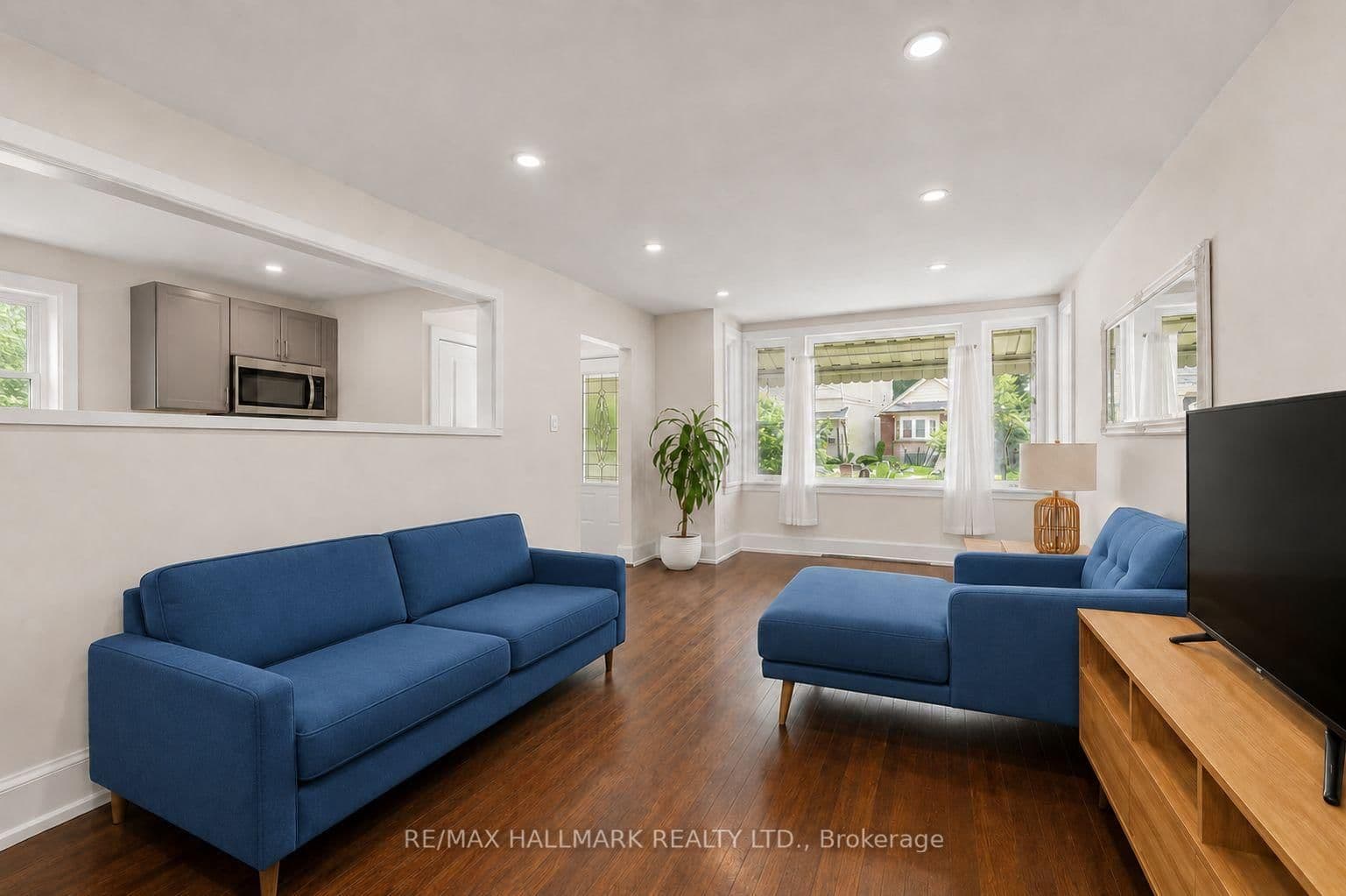 8 Davies Crescent thumbnail 2