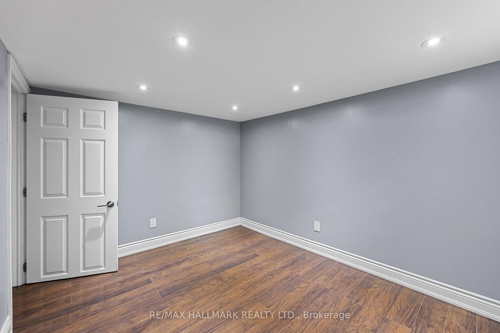 8 Davies Crescent thumbnail 24