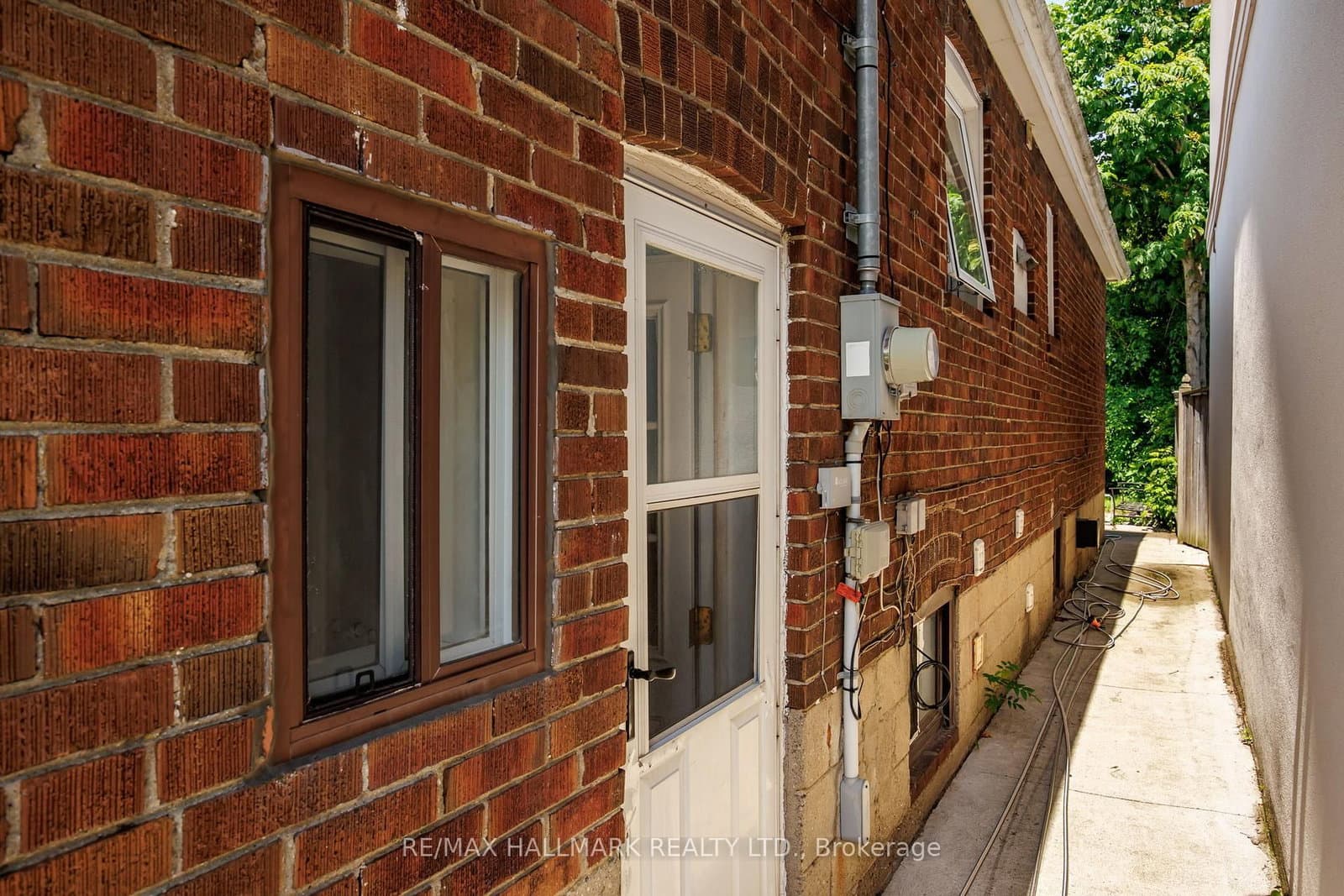 8 Davies Crescent thumbnail 37