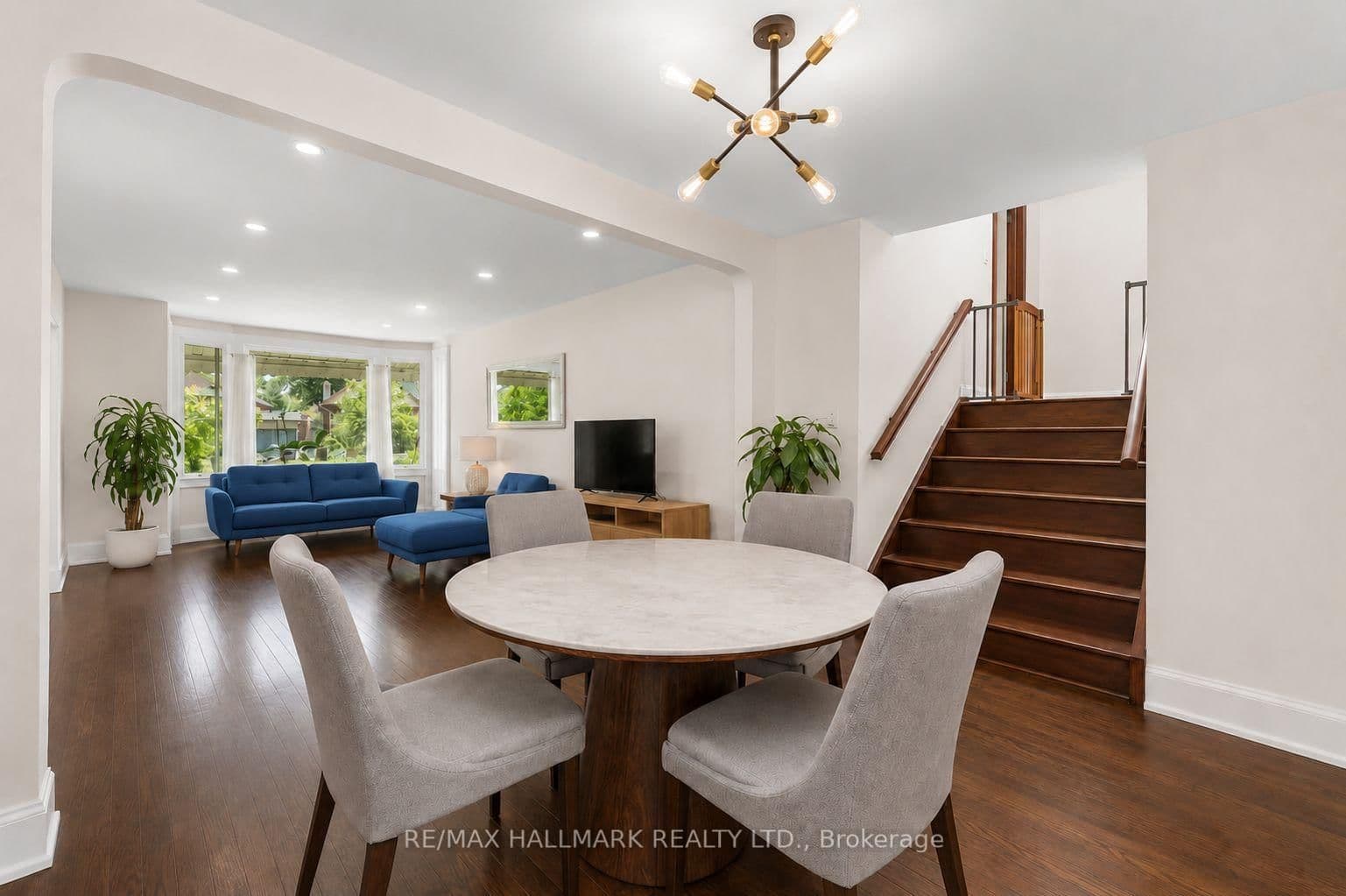 8 Davies Crescent thumbnail 5