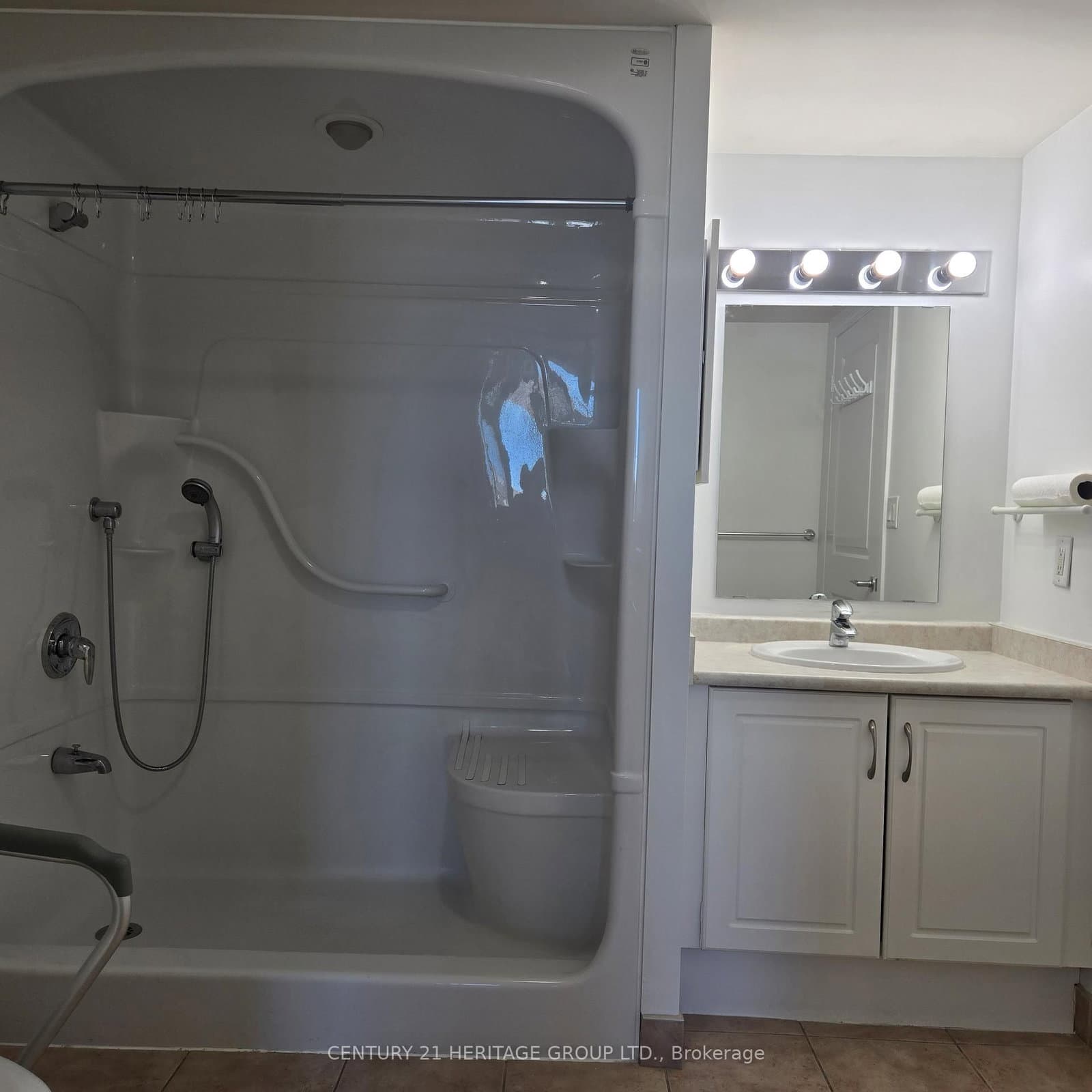 90 Scottfield Drive, Unit 319 thumbnail 10