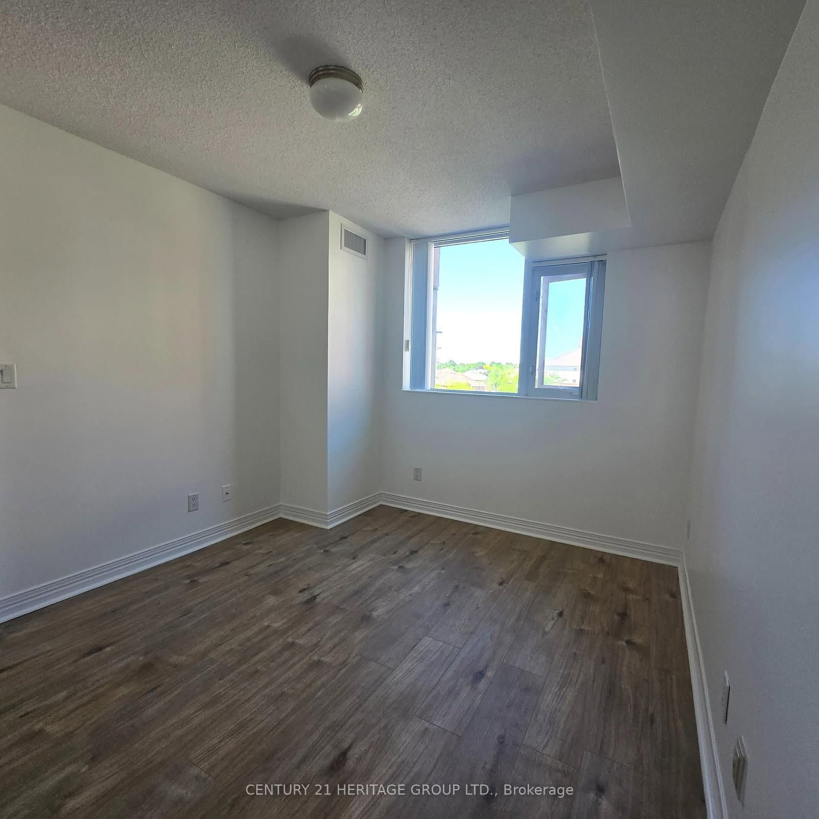 90 Scottfield Drive, Unit 319 thumbnail 19