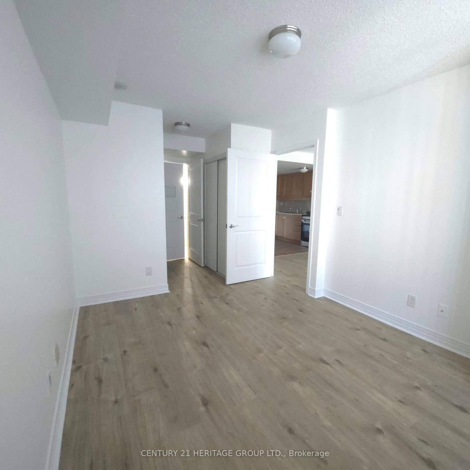 90 Scottfield Drive, Unit 319 thumbnail 28