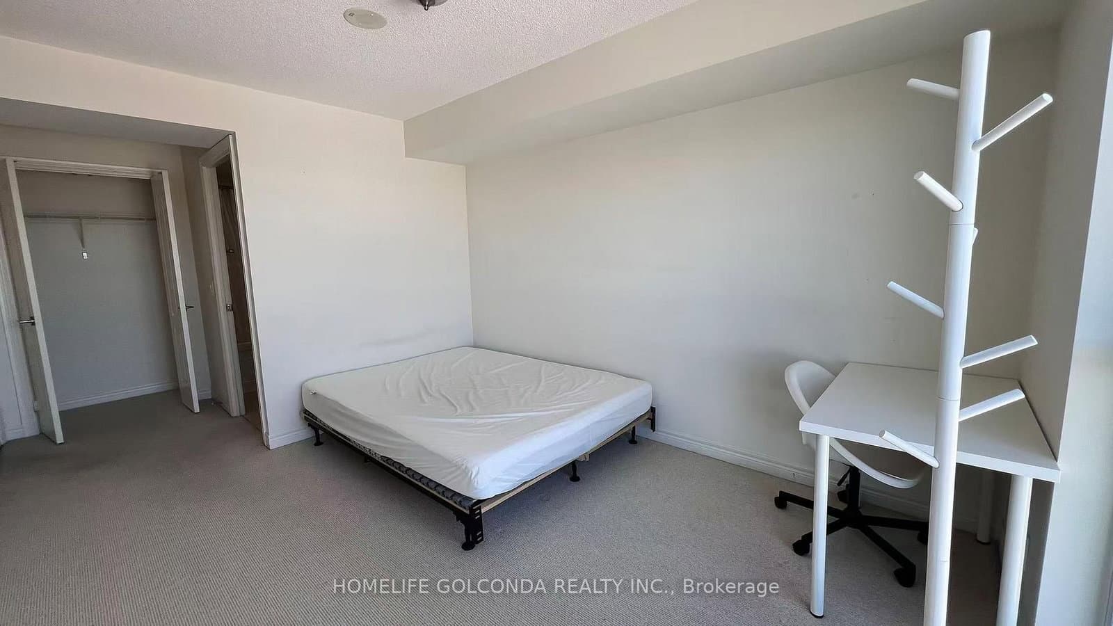 (MASTER ROOM )7 TOWN CENTRE Crescent, Unit 3002 thumbnail 3